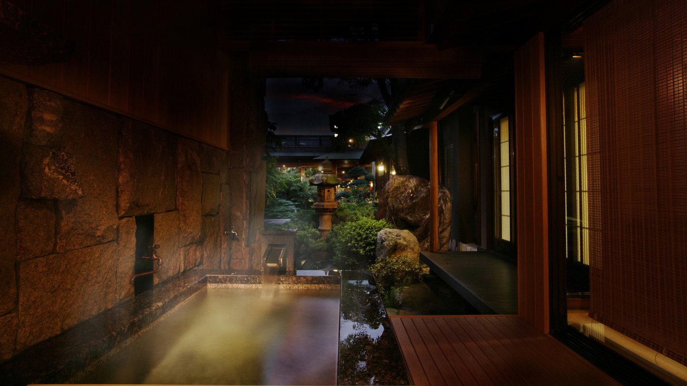 敷地5,000坪ほどの日本庭園が圧巻!庭園ビューの湯浴みに癒されて3930255