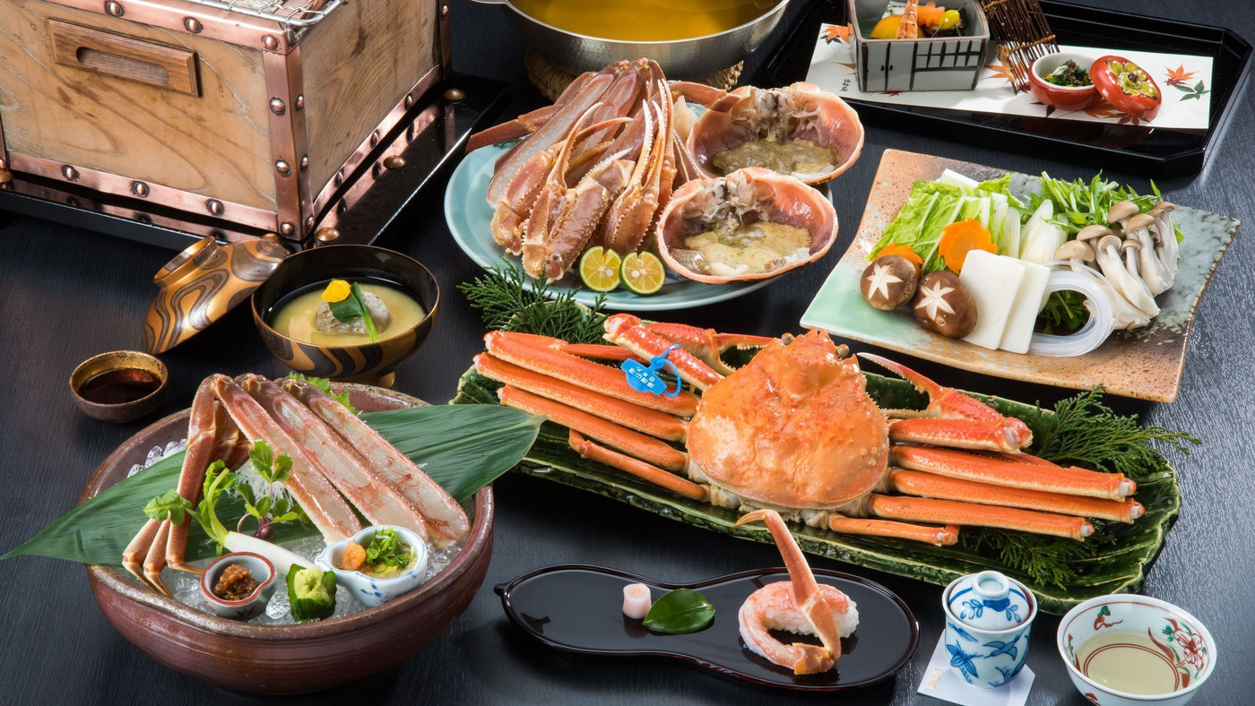 老舗旅館で「松葉ガニ」や「但馬牛」を食べ尽くす3931814