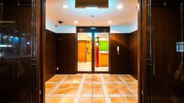 施設の入り口 / 18