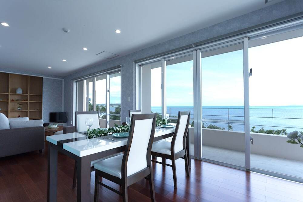 客室内のダイニングエリア