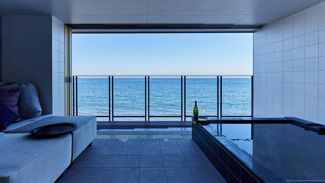 海と一体に。癒しのひととき / 1