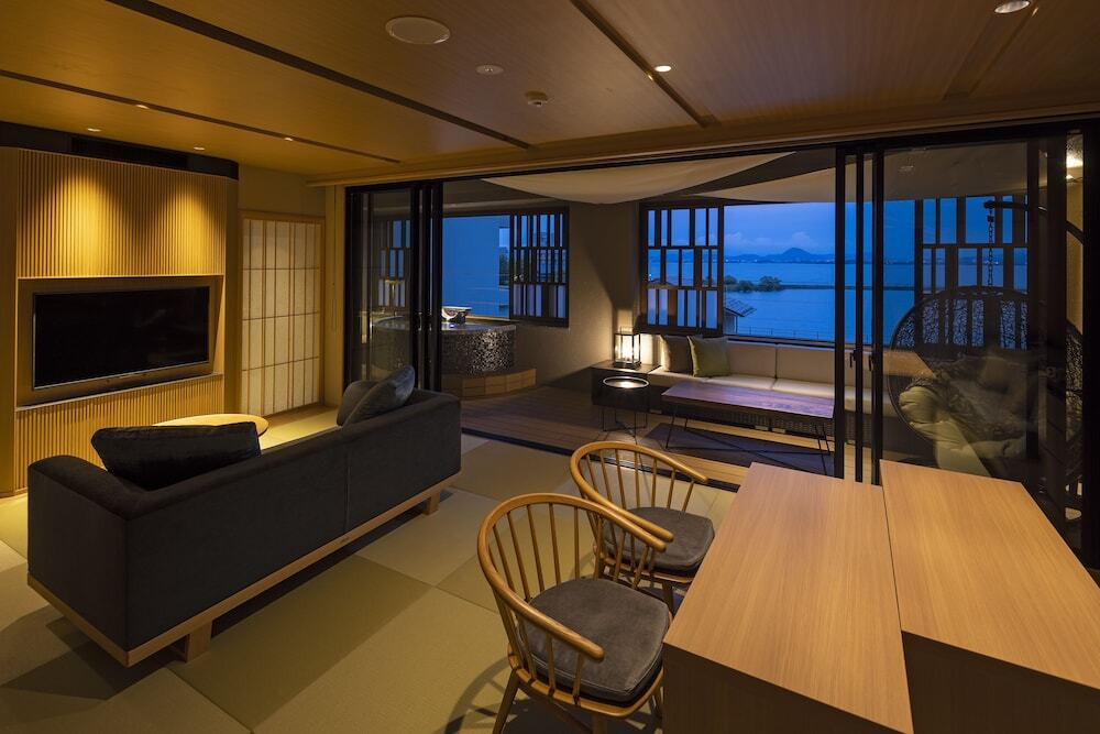 お部屋のテラスでいただく絶品朝食でアウトドア気分♪3532666