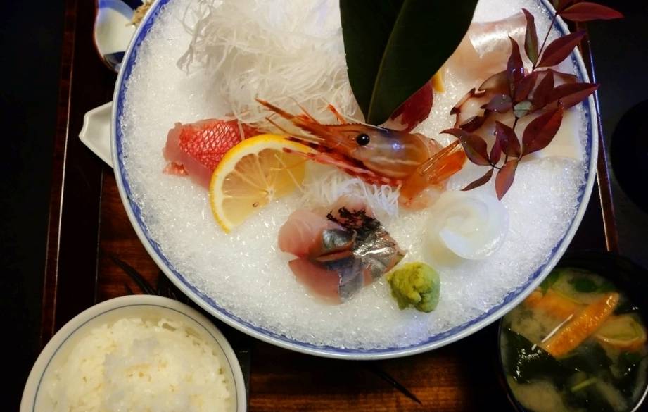 名物は鰻料理！
豪華な和の夕食 / 5