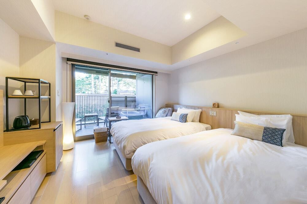 「水盤テラス」からの芦ノ湖の絶景は感動もの3482595