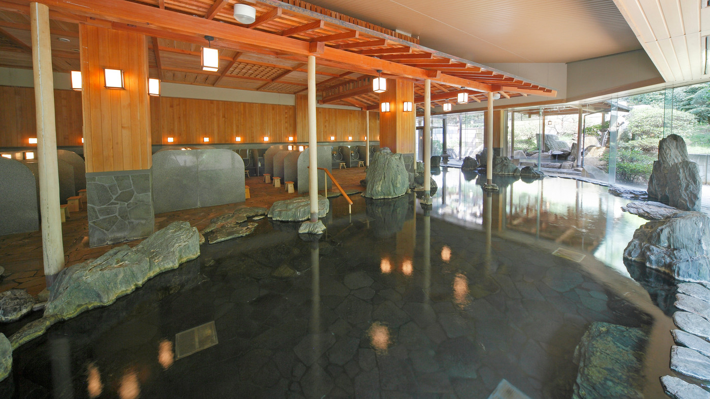 かがり火が灯る日本旅館で、松葉ガニを味わい尽くす贅沢ディナー3910370