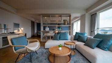 客室内のダイニングエリア / 14