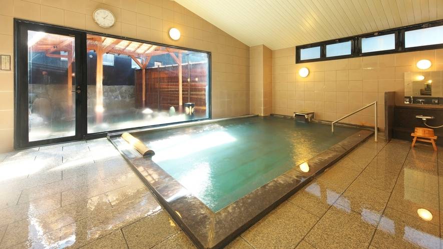 多彩な湯船で
子供と温泉を楽しむ / 1