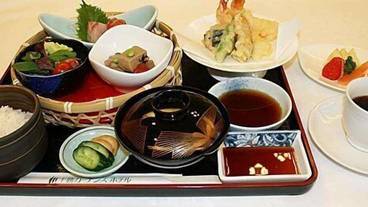 食事・飲み物 / 3