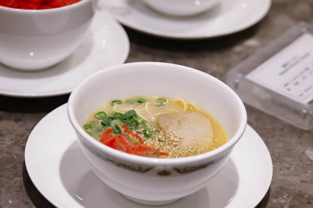 プールはまるで都会のオアシス♪朝食の福岡グルメで元気をチャージ3465740