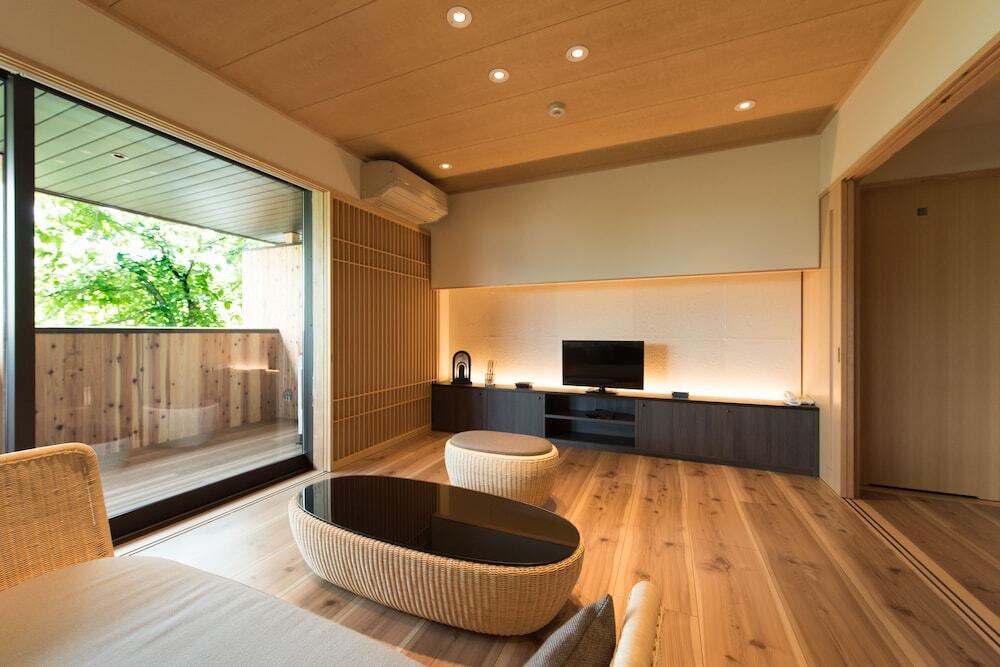 露天風呂付スイート季 リビング