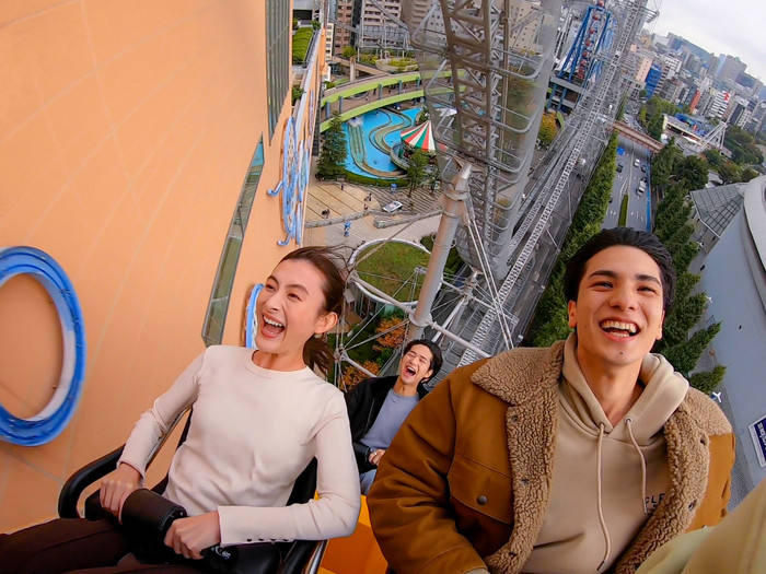 東京ドームや都会のビル群を見下ろしながら高速で走り抜ける爽快感は、ラクーアならでは