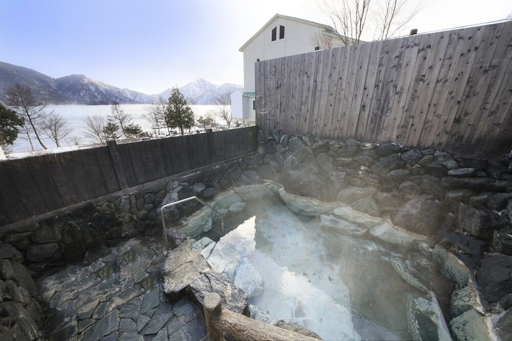 のんびり過ごせる施設が充実♡湖畔に佇む温泉旅館4240577