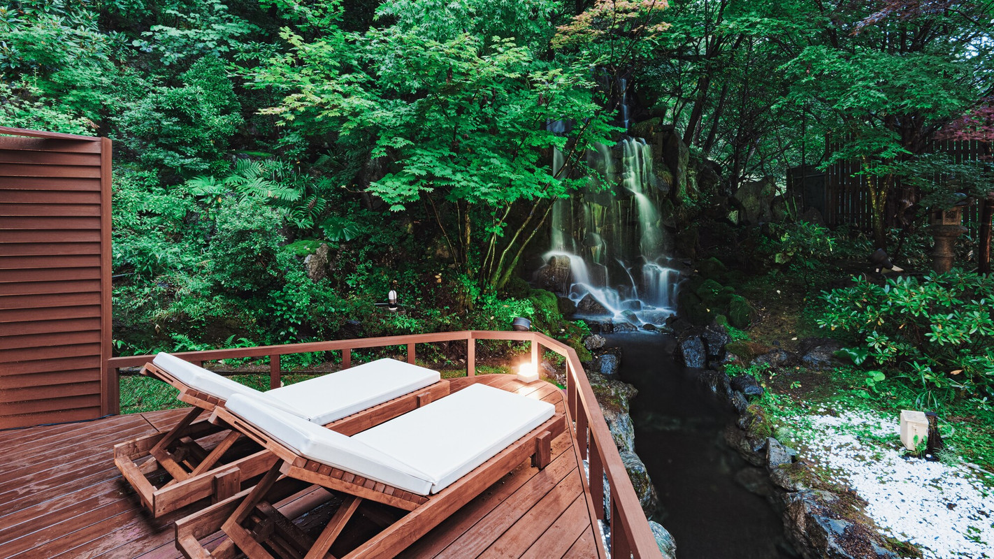 鬼灯の湯 外気浴スペース