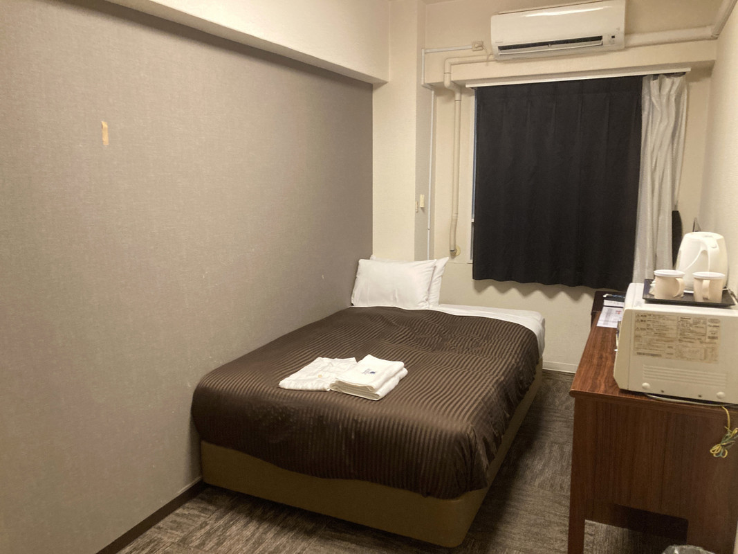 部屋の幅は少し手狭ですが、キッチン付き