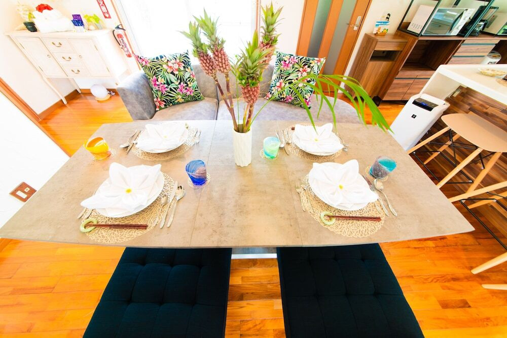 客室内のダイニングエリア