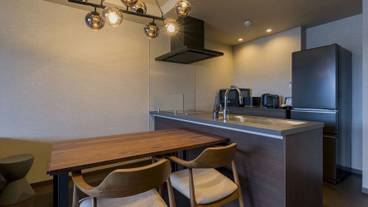 客室内のダイニングエリア / 16