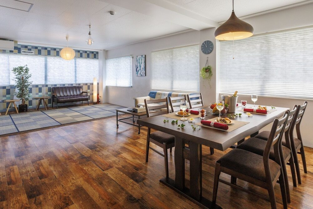 客室内のダイニングエリア