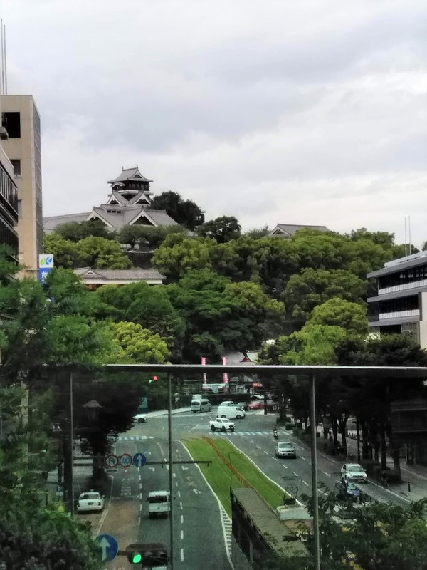 ホテルから熊本城までは徒歩5分ほど
