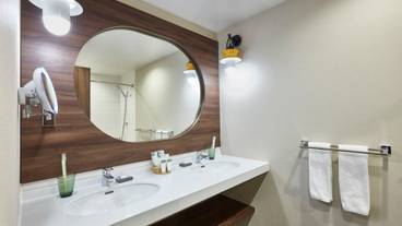 ファミリースーペリアルーム バスルーム一例 / 3