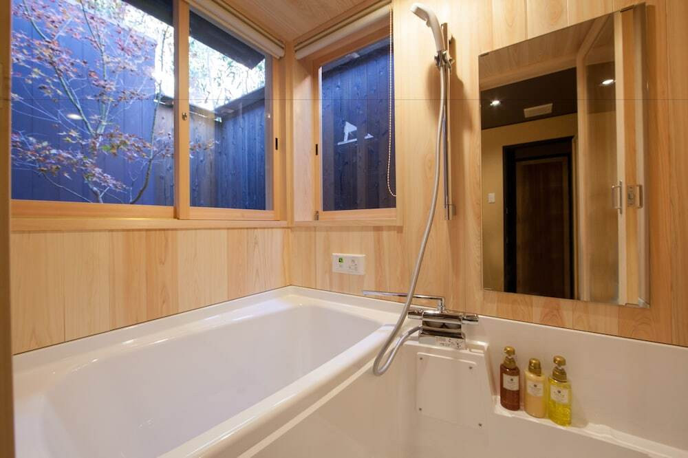 バスルームのシャワー