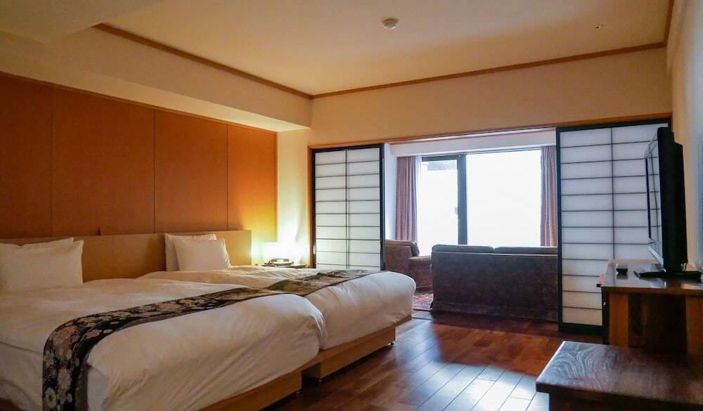 お鷹棟 洋室 / 2