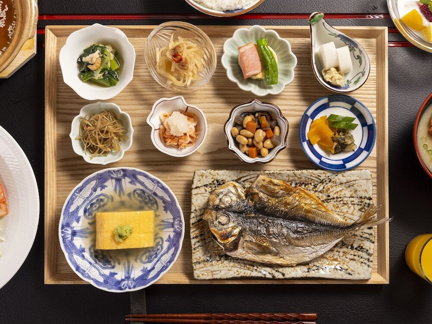 朝食
