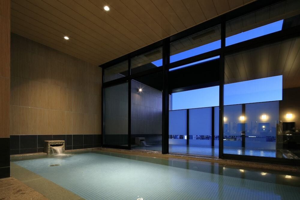 2. 天空のスパで非日常体験を…「カンデオホテルズ広島八丁堀」3915973