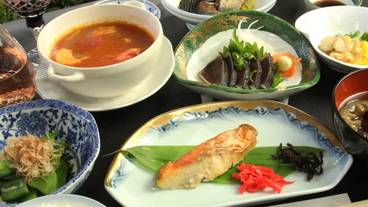 食事・飲み物 / 11