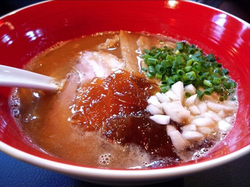 「MEN-EIJI HIRAGISHI BASE」 料理 8944808 魚介豚骨醤油のアップ