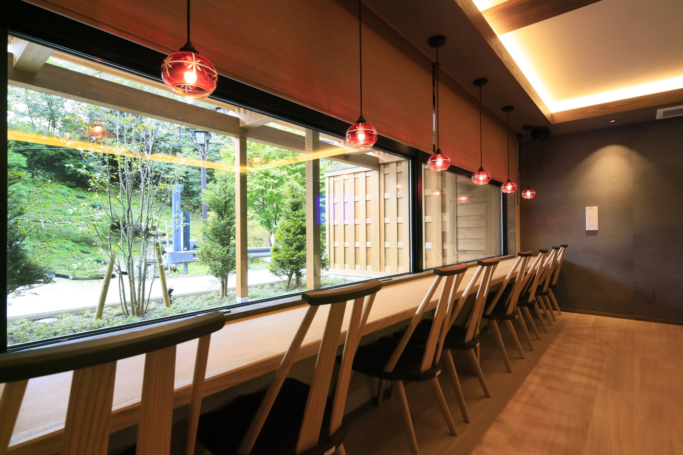 湯畑の源泉を2人占め♡全室バルコニー付きのモダンな湯宿4374326