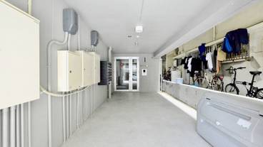 施設の入り口 / 3