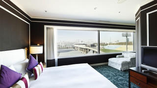 スタジアムスイート クラブラウンジアクセス付き  (65平米/スタジアムビュー / プライベートサウナ付き) 禁煙