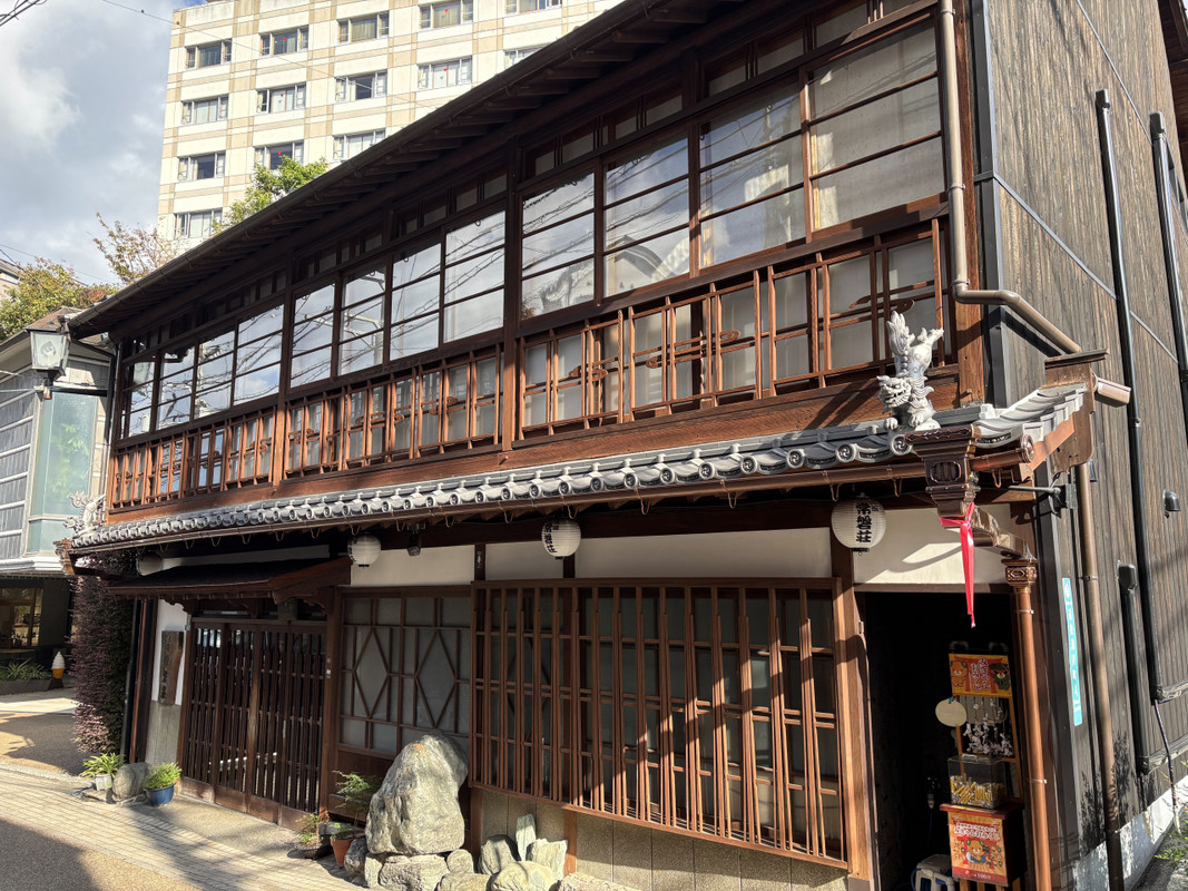 大正期の建物だそうですが内部はリノベーションされています