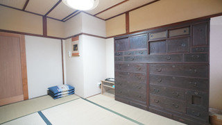 (205室) 2階 3人部屋 (個室, 共用トイレ, シャワー付)