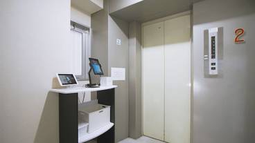 施設の入り口 / 2