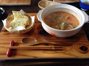 「ナイヤビンギ」料理 1104253 豆乳のトマトクリーム鍋とケークサレ