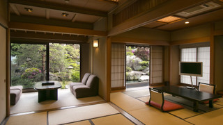 和室　スーペリアルーム　庭園側（一名利用不可）