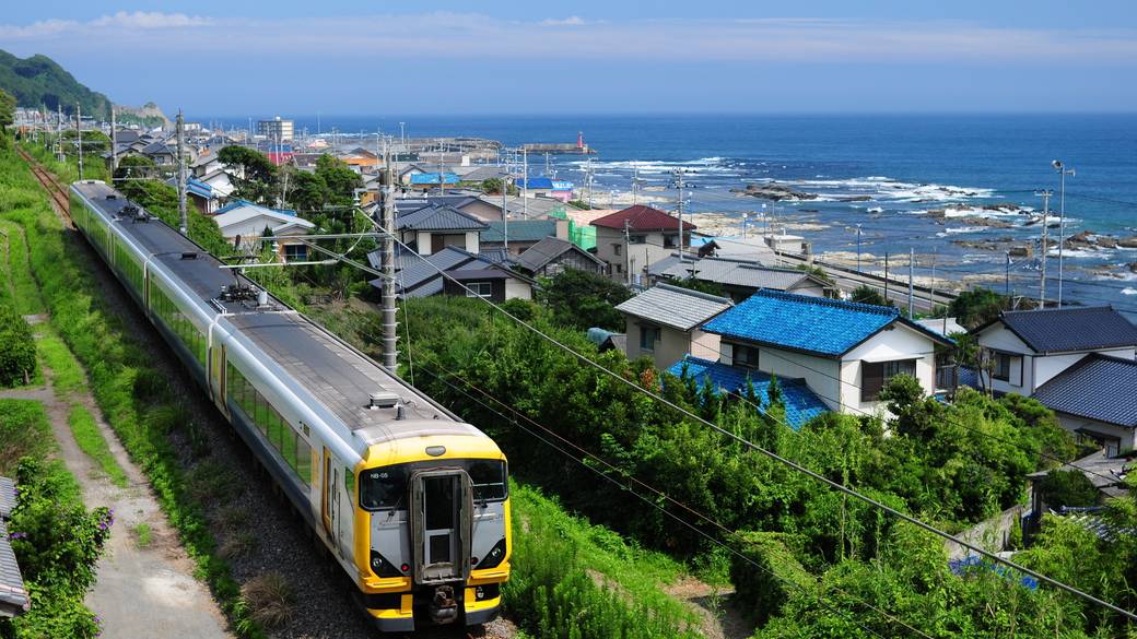 「特急わかしお号」で
海辺の夫婦旅に出発
 / 1