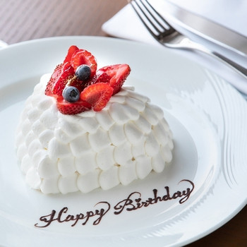 お祝いを友達同士だけでゆっくり楽しめるインルームダイニング3928383