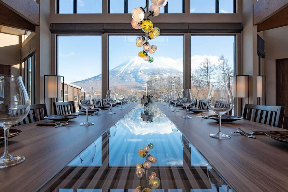 客室内のダイニングエリア