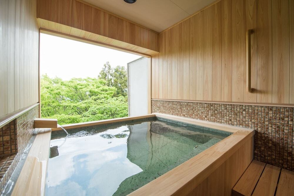 温泉風呂付き和洋室（和室10畳＋ツイン）バスルーム