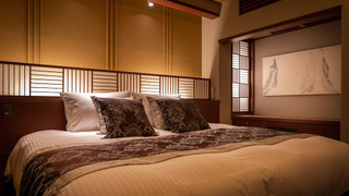 [301] 露天風呂付 キングサイズベッドルーム / 45平米 (禁煙) : 食事処