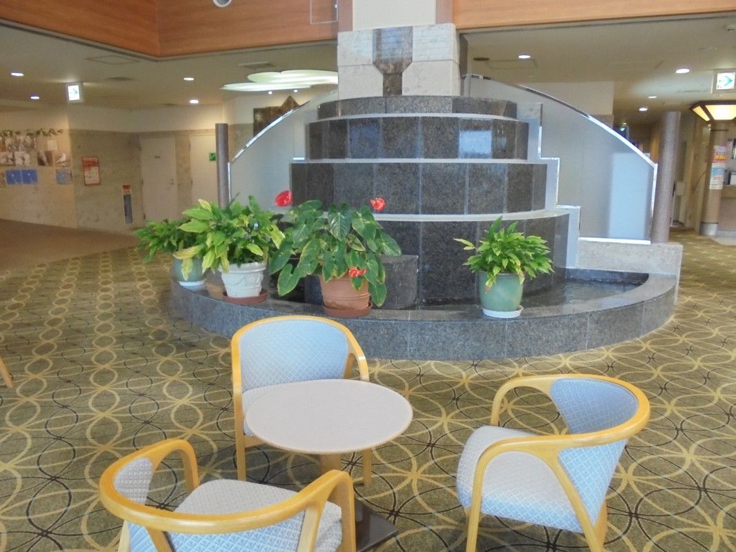 ロビー　広くて落ち着けます