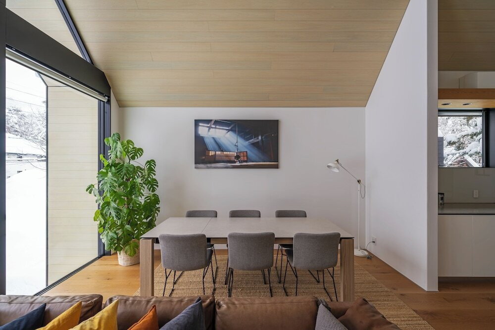 客室内のダイニングエリア