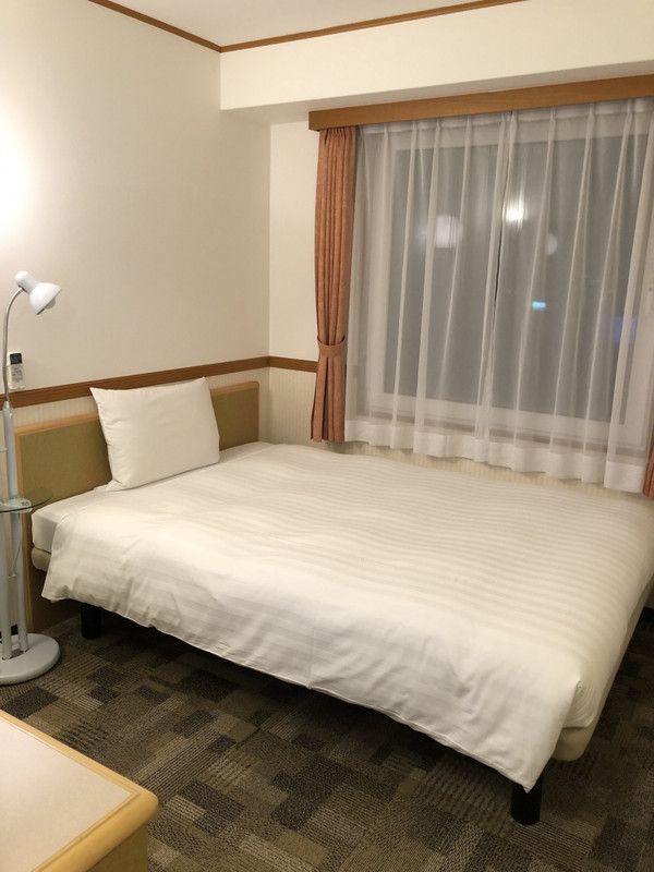 意外と広いベッドでした。