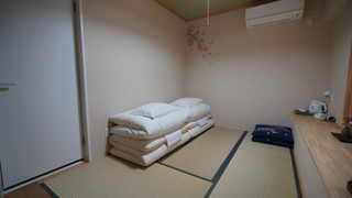 (102室) 1階 2人部屋 (個室、専用トイレ、シャワー付)