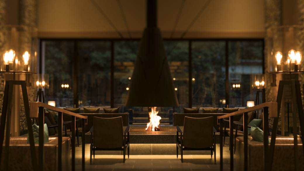 ラウンジで過ごす
心静かなひととき / 3