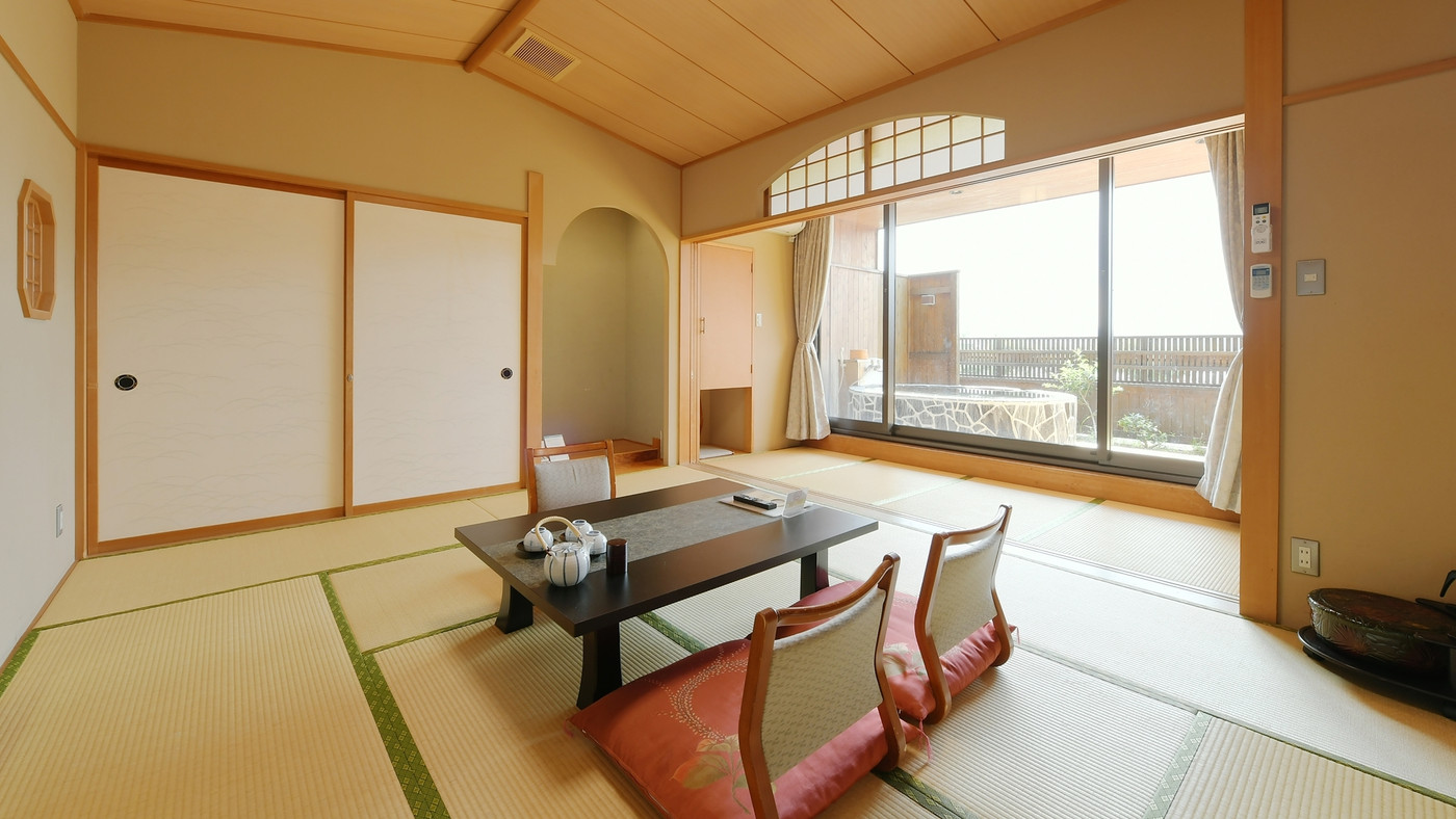 約1000坪の薔薇やハーブの庭園に囲まれた料理自慢の宿で身も心も満たされて3910579