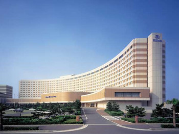 贅沢プール遊びのあとは…「ラウンジ オー」1201584