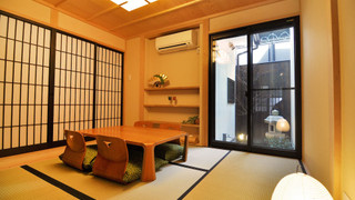 町屋一棟貸し（ベッド + 布団）